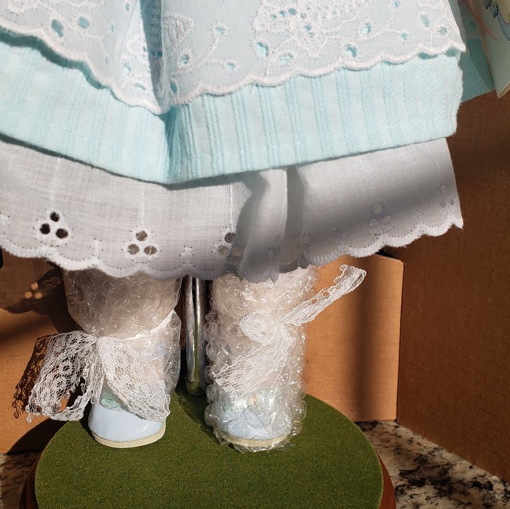 Collection doll - Picture 3 of 6